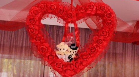 别等结婚当天才后悔！2026婚房布置三步骤，喜庆不土气，花小钱出氛围